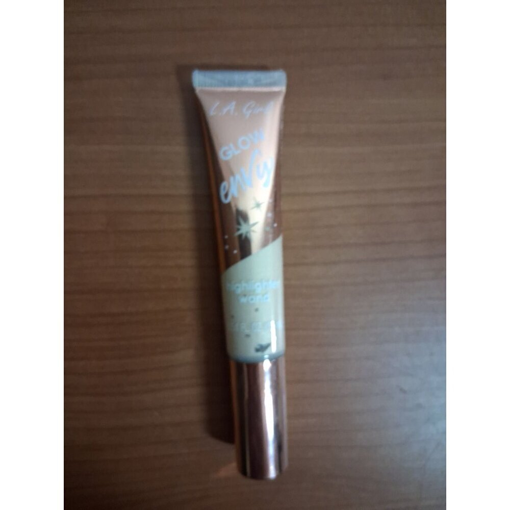 L.A. Girl Glow Envy Highlighter Nightlife